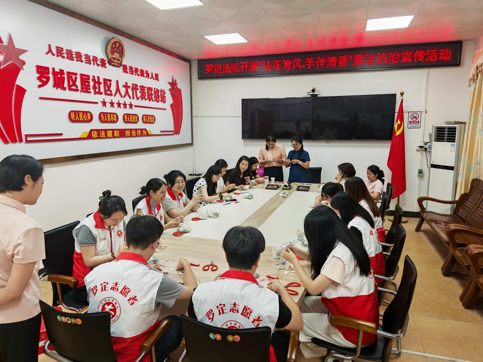 罗定法院开展廉洁法治宣传活动1.jpg 罗定法院开展廉洁法治宣传活动1.jpg
